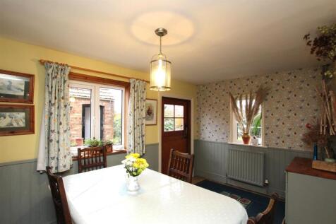 Dining Area - b.JPG
