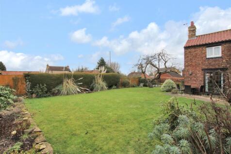 Rear Garden - b.JPG