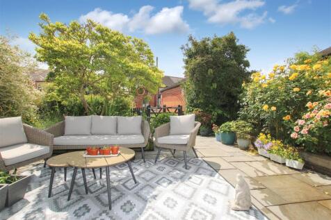 N - Front Patio.JPG