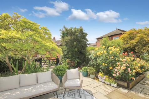 N - Front Patio - b.JPG