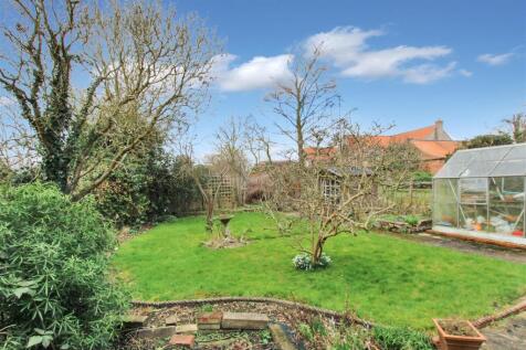 Rear Garden - b.JPG