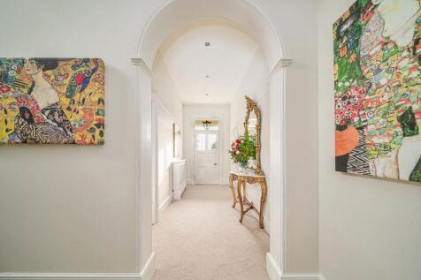 Hallway 22.jpg
