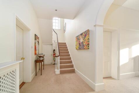 Hallway 25A.jpg