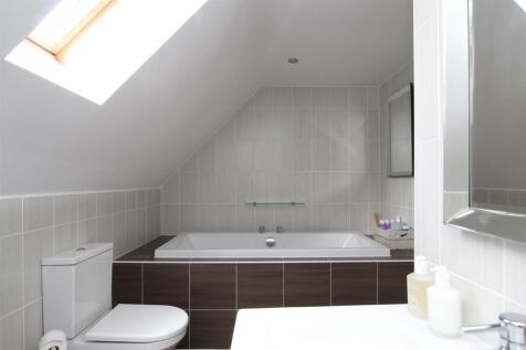 Bathroom - b.JPG