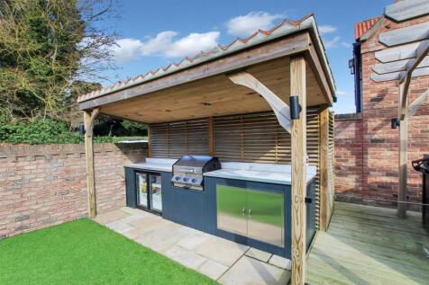 Outdoor Kitchen.JPG