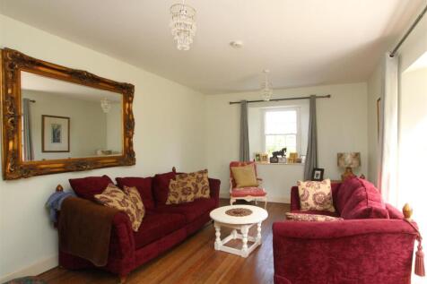 Living Room - a.JPG