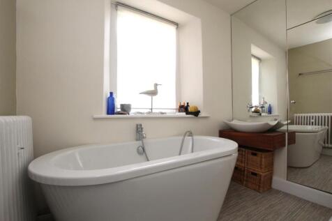 Bathroom.JPG