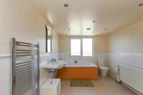 First Floor Bathroom.JPG