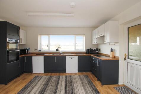 Kitchen Area - b.JPG