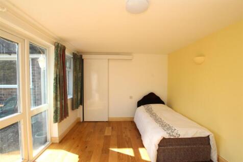 Garden Or Ground Floor Bedroom - b.JPG