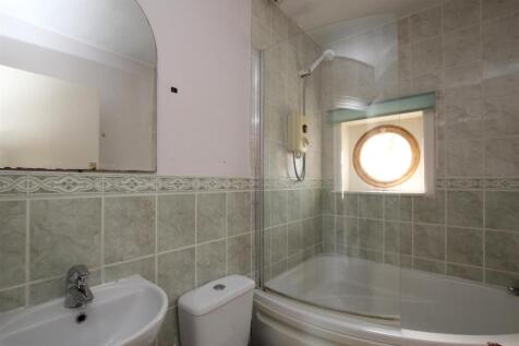 Bathroom.JPG