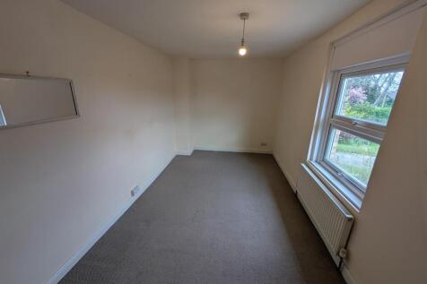 Bedroom 1.jpg