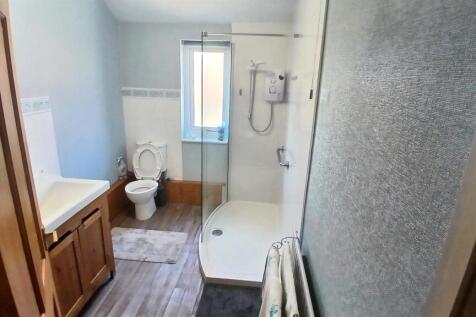 Bathroom.JPG