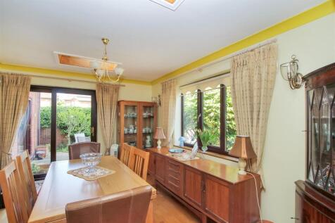 Dining Area - b.JPG