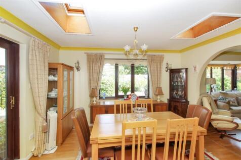 Dining Area - f.JPG
