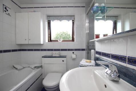 Bathroom.JPG