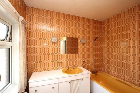 Bathroom.JPG