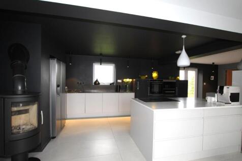 Kitchen - c.JPG