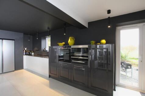 Kitchen - i.JPG