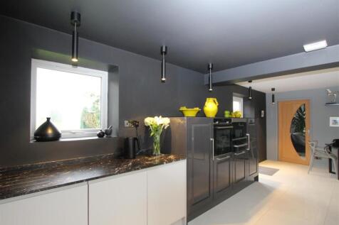 Kitchen - j.JPG