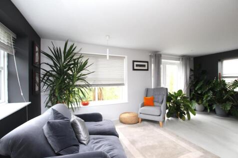 Living Room - c.JPG