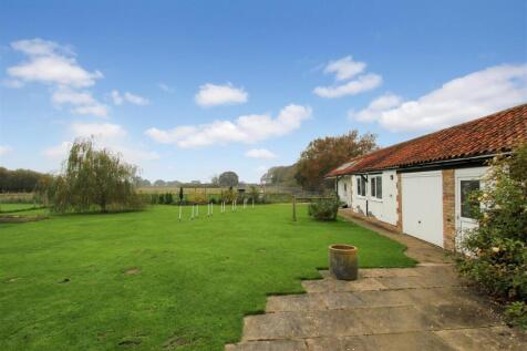 Side Garden &amp; Outbuildings.JPG