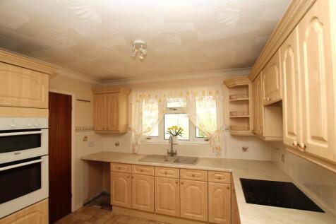 Kitchen - b.JPG