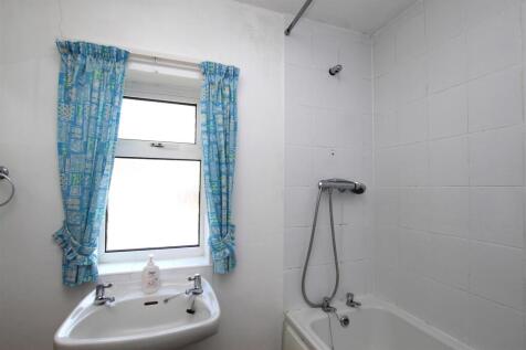 Bathroom.JPG