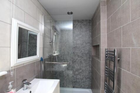 Annexe - Shower Room - b.JPG