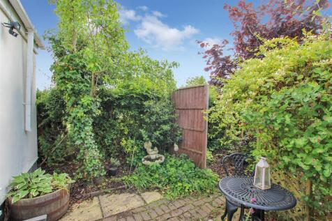 Annexe - Garden.JPG