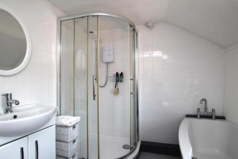 Bathroom - b.JPG