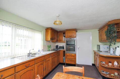 Kitchen - b.JPG