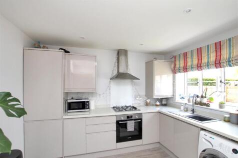 Kitchen - b.JPG