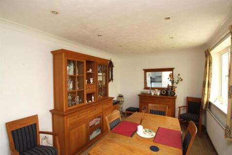 Dining Room - b.JPG
