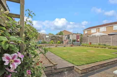 Rear Garden - b.JPG