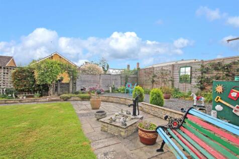 Rear Garden - d.JPG