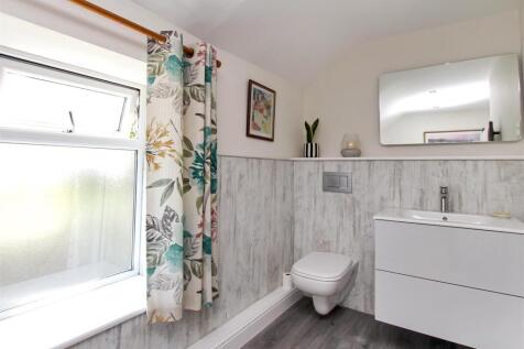 Bathroom - d.JPG