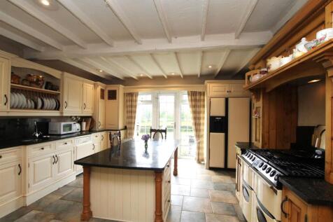 Kitchen 2.JPG