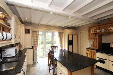 Kitchen 3.JPG