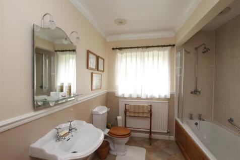 Bathroom.JPG