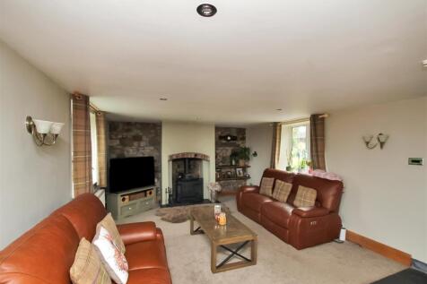 Living Room - d.JPG