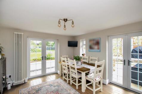Dining Room - b.JPG