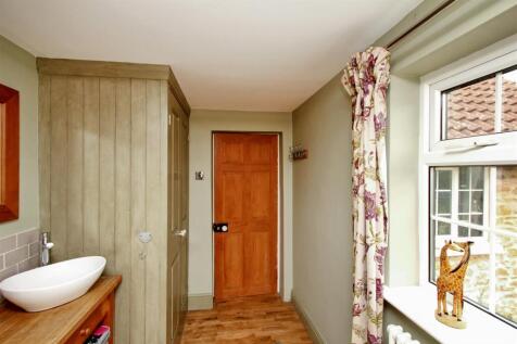Dressing Room - b.JPG