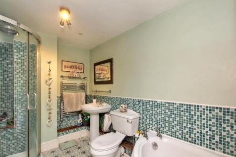 Bathroom.JPG
