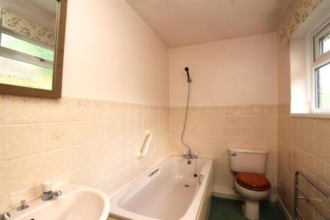 Bathroom.JPG