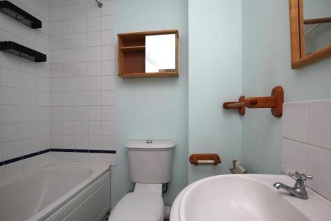 Bathroom.JPG