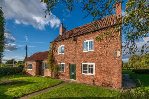 Yew Tree Cottage - Front - b.jpg