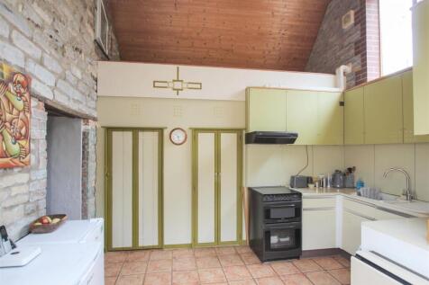 Kitchen - f.JPG