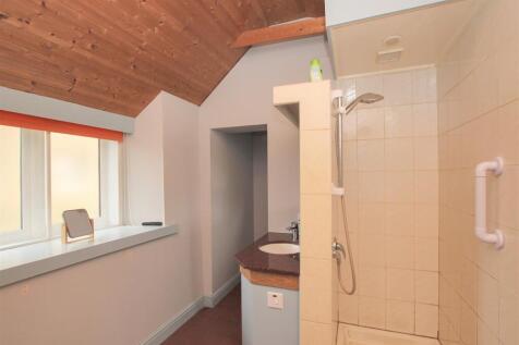 Shower Room.JPG