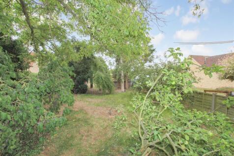 Rear Garden - c.JPG